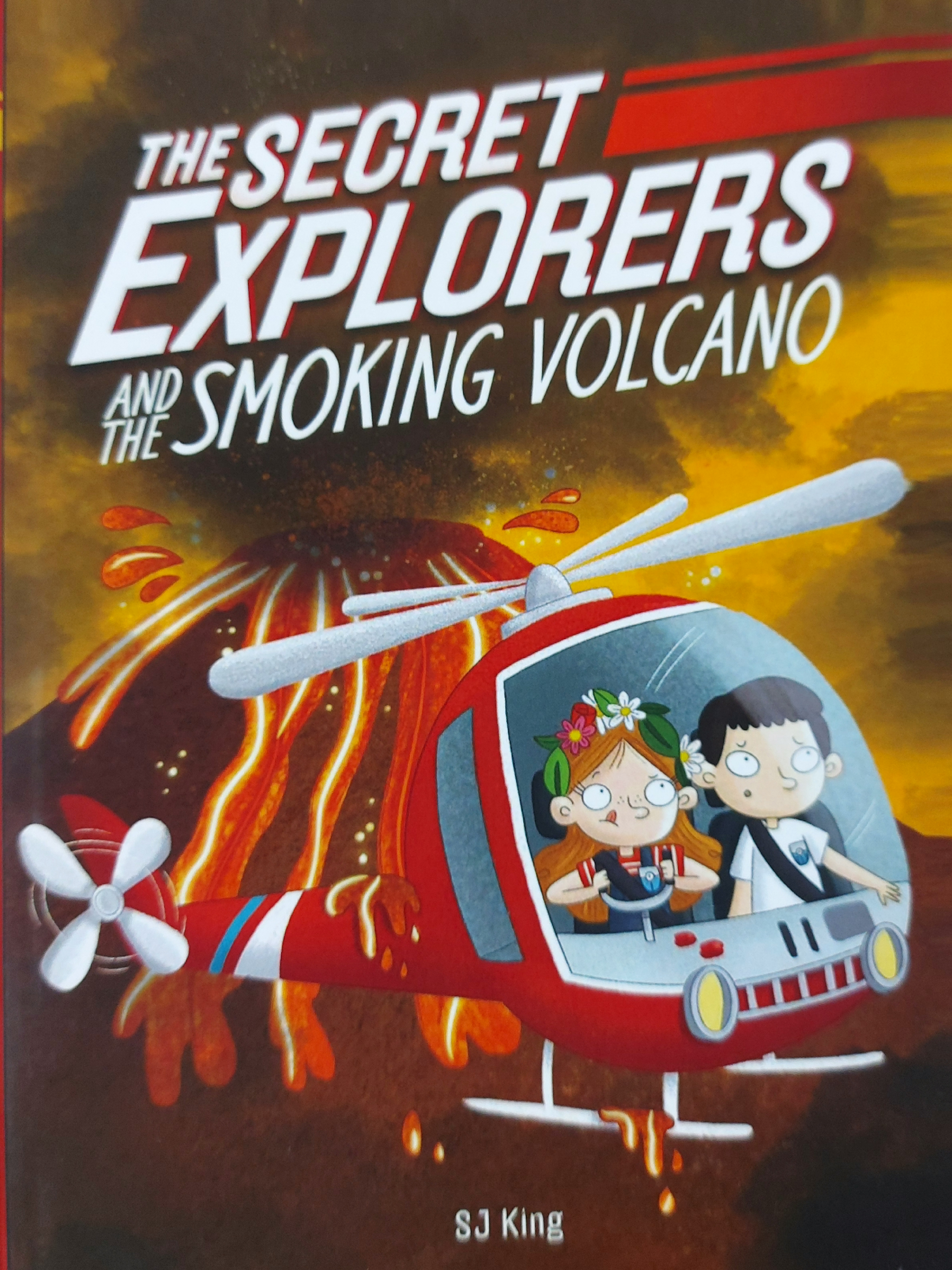 THE SECRET EXPLORERS  AND THE SMOKING VOLCANO